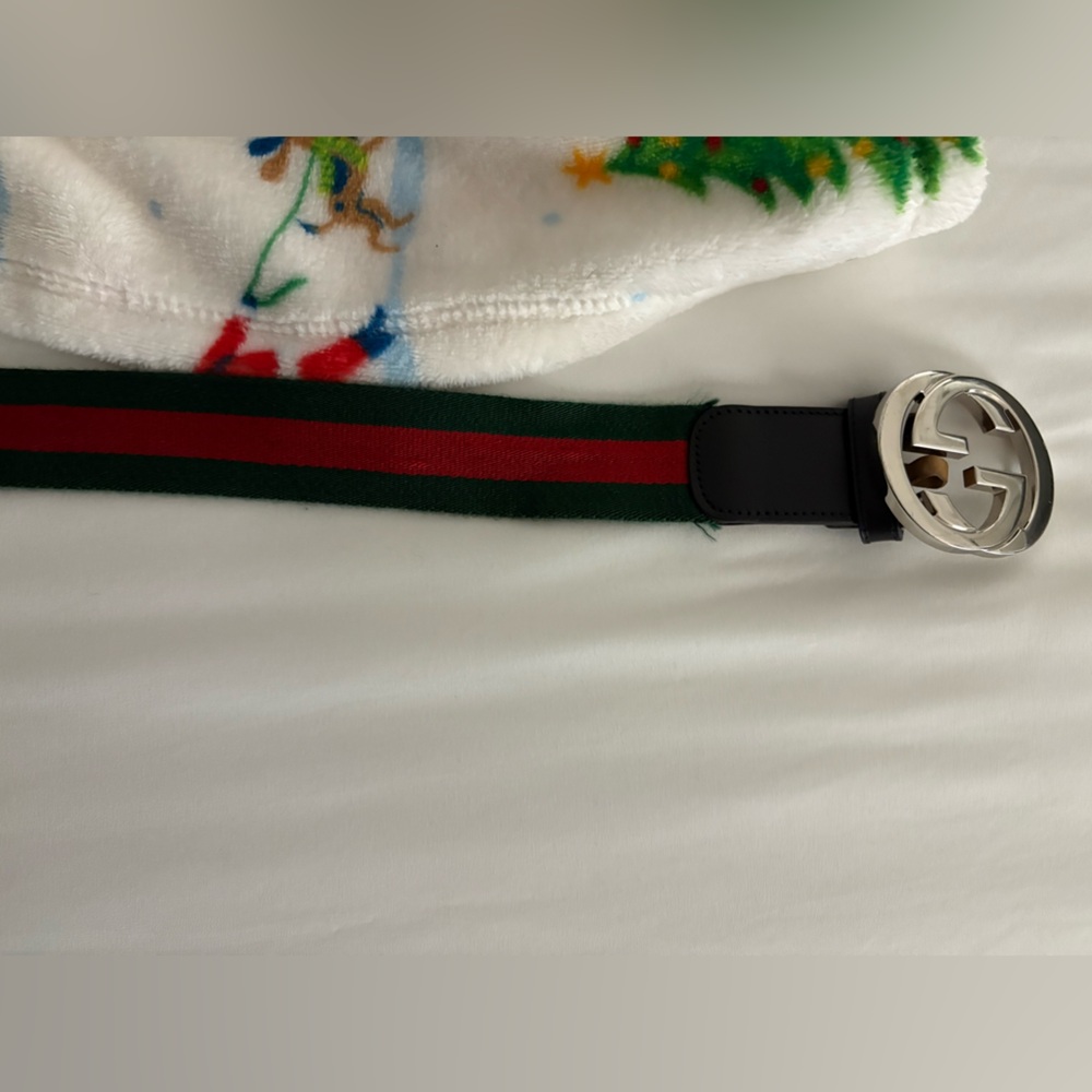 100% authentic Gucci Green and Red Leather Belt the original model with silver